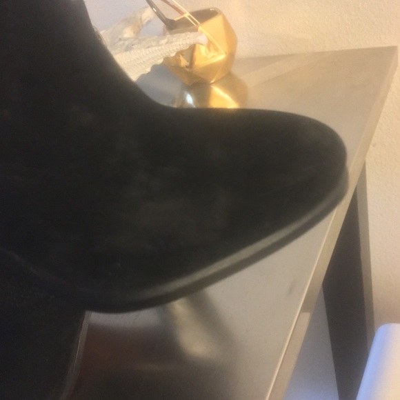 Vince Camuto black booties - Picture 3 of 3